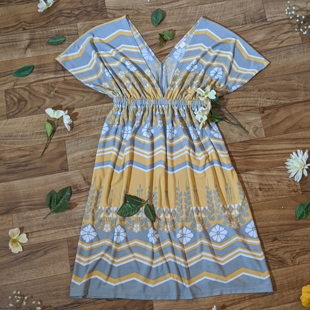 ♥Yellow Grey Floral Chevron Boho Style VNec